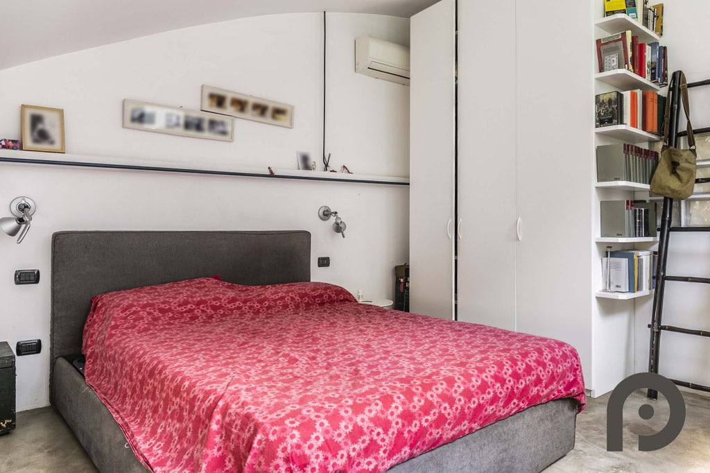 Milano (Maciachini/Derganino) Loft su due livelli con spazio esterno privato