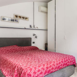 Milano (Maciachini/Derganino) Loft su due livelli con spazio esterno privato