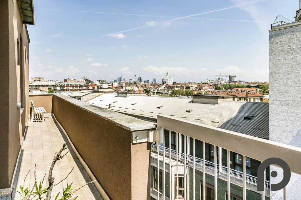 Milano (Navigli/Ticinese) Incantevole ultimo piano con vista panoramica