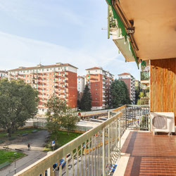 Milano (Bande Nere/Primaticcio) Luminoso appartamento di ampia metratura