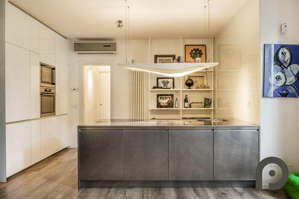 Milano (Cenisio/Firenze) Loft di design su due livelli con giardino