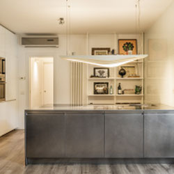 Milano (Cenisio/Firenze) Loft di design su due livelli con giardino
