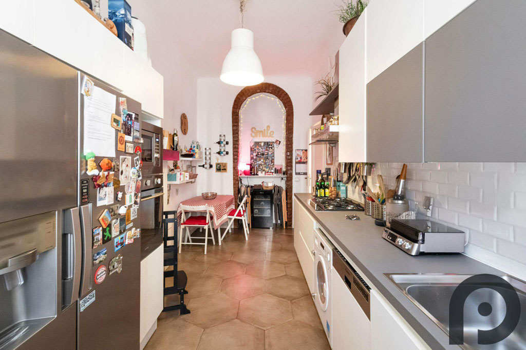 Milano (Caiazzo/Lima) Trilocale di charme in palazzo storico