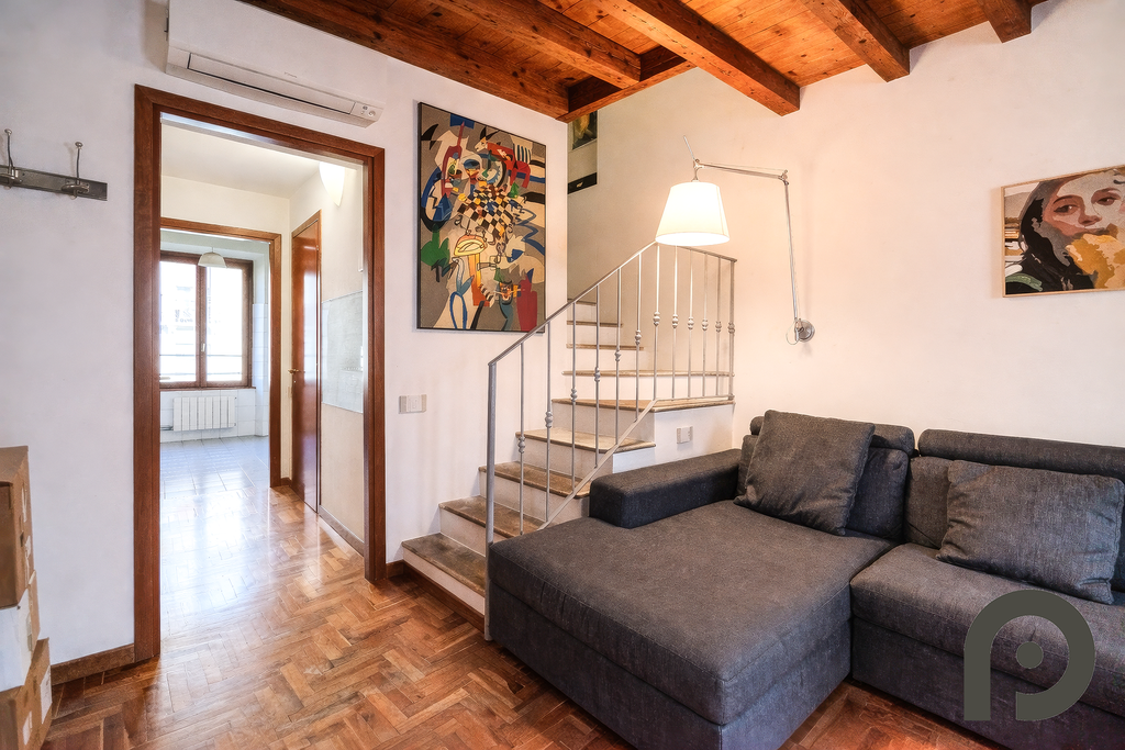 Milano (Crocetta/Missori) Luminoso trilocale su due livelli