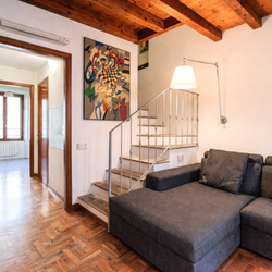 Milano (Crocetta/Missori) Luminoso trilocale su due livelli