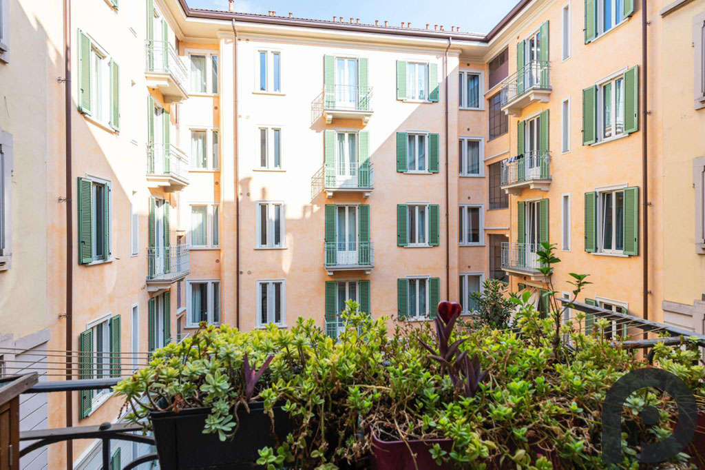 Milano (Caiazzo/Lima) Trilocale di charme in palazzo storico
