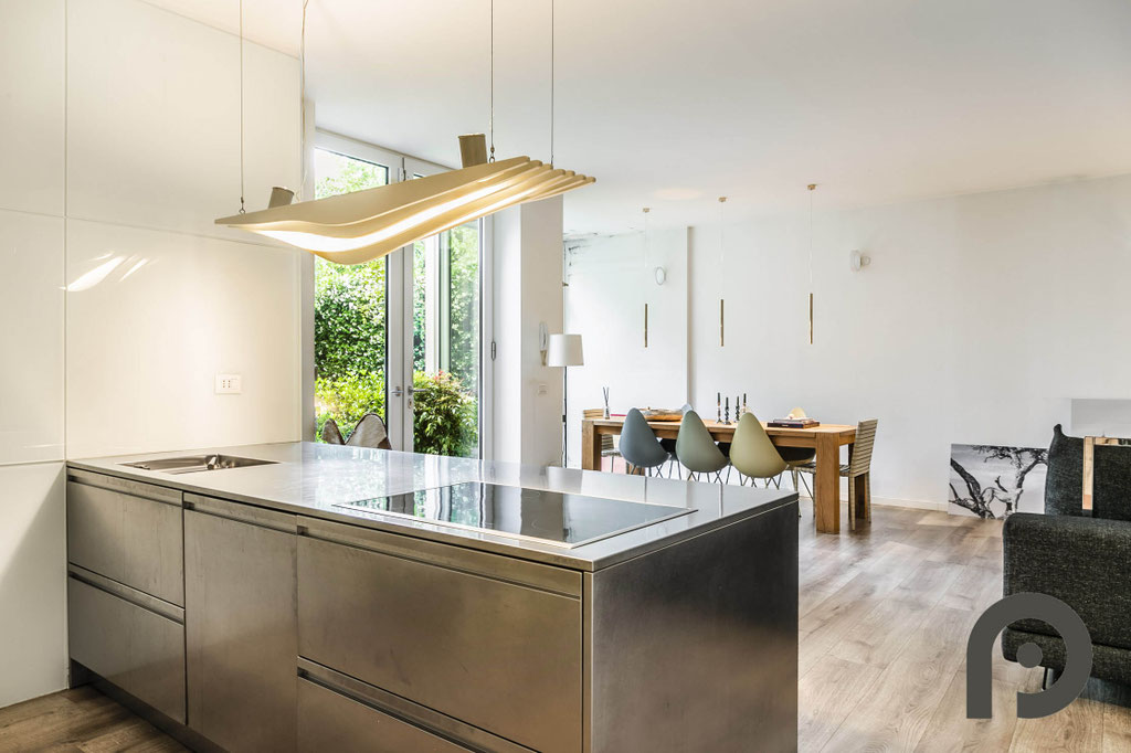Milano (Cenisio/Firenze) Loft di design su due livelli con giardino
