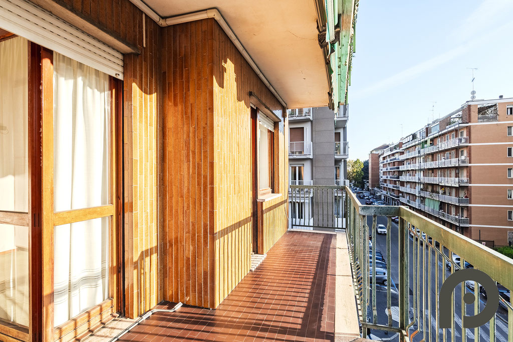 Milano (Bande Nere/Primaticcio) Luminoso appartamento di ampia metratura