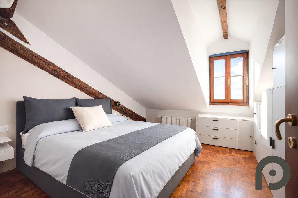 Milano (Crocetta/Missori) Luminoso trilocale su due livelli