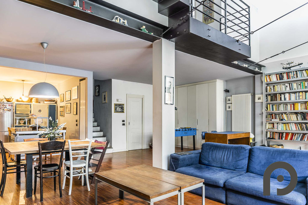 Milano (Maciachini/Derganino) Loft su due livelli con spazio esterno privato