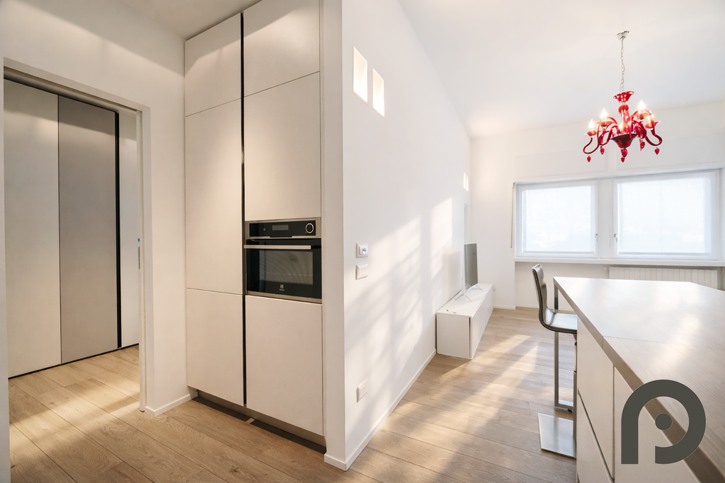 Milano (Crocetta/Missori) Elegante due locali ristrutturato a nuovo