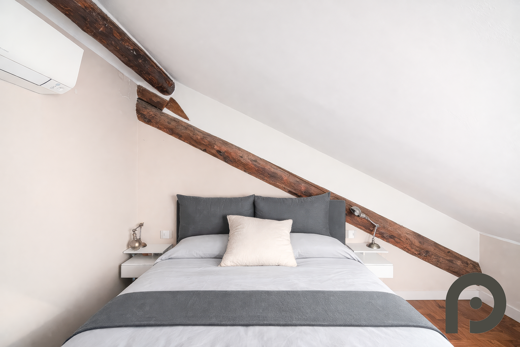 Milano (Crocetta/Missori) Luminoso trilocale su due livelli