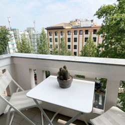 Milano (Certosa) Ottimo due locali con balcone