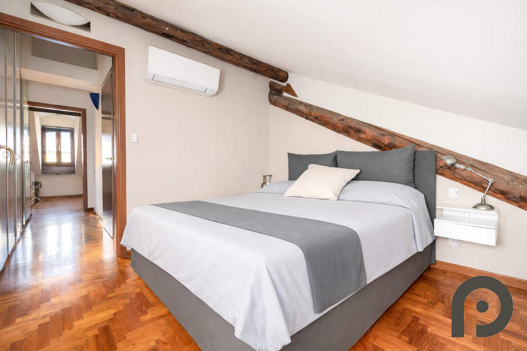 Milano (Crocetta/Missori) Luminoso trilocale su due livelli