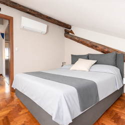 Milano (Crocetta/Missori) Luminoso trilocale su due livelli