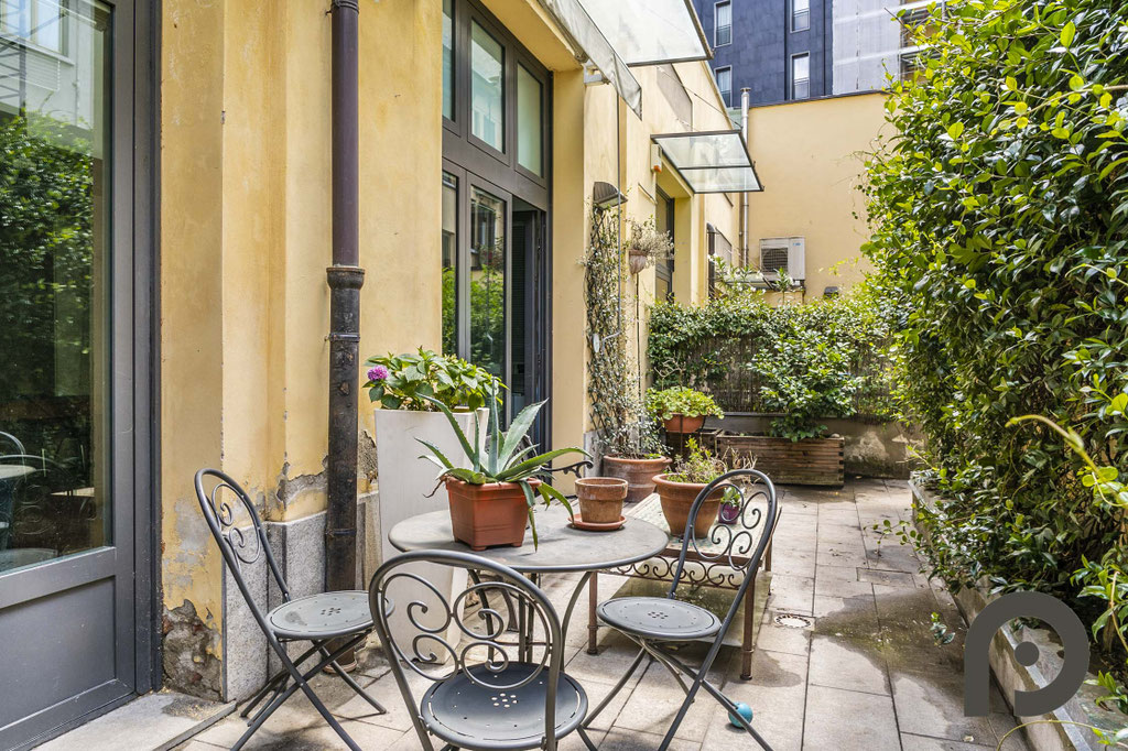 Milano (Maciachini/Derganino) Loft su due livelli con spazio esterno privato
