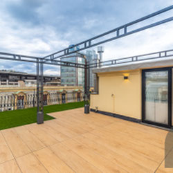 Genova (Piazza de Ferrari) - Attico ristrutturato a nuovo con terrazzo panoramico