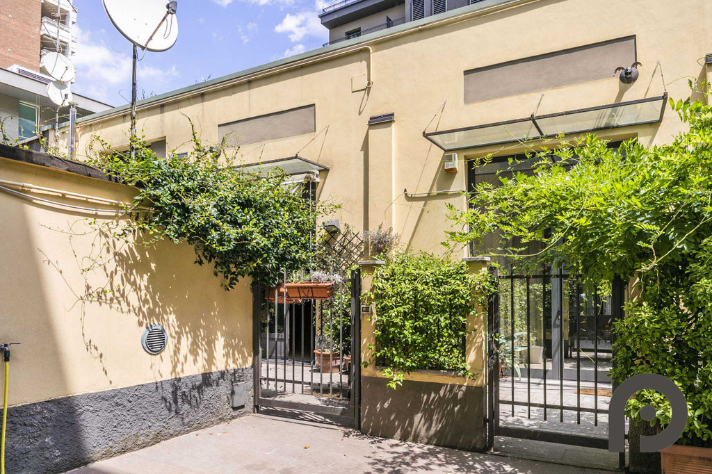 Milano (Maciachini/Derganino) Loft su due livelli con spazio esterno privato