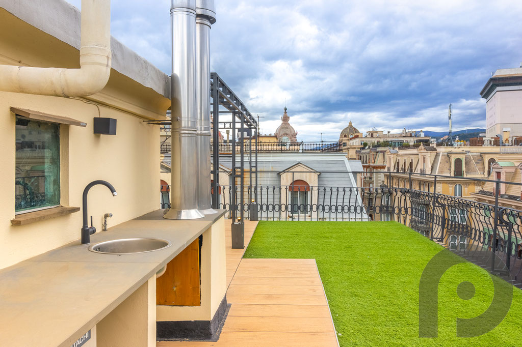 Genova (Piazza de Ferrari) - Attico ristrutturato a nuovo con terrazzo panoramico