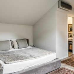 Milano (Cenisio/Firenze) Loft di design su due livelli con giardino