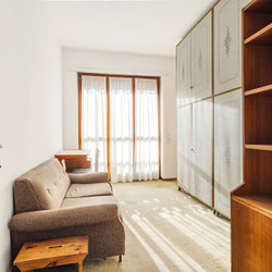 Milano (Bande Nere/Primaticcio) Luminoso appartamento di ampia metratura