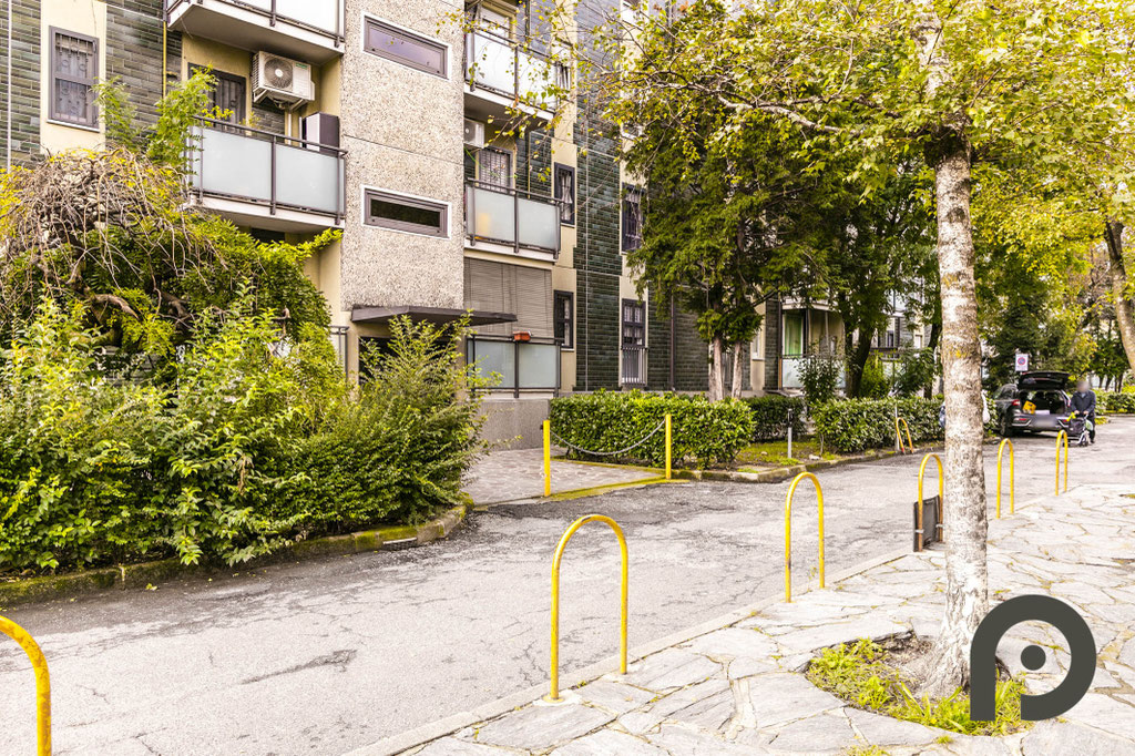 Milano (Bonola/Trenno) Luminoso quadrilocale con balcone