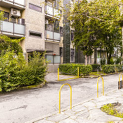 Milano (Bonola/Trenno) Luminoso quadrilocale con balcone