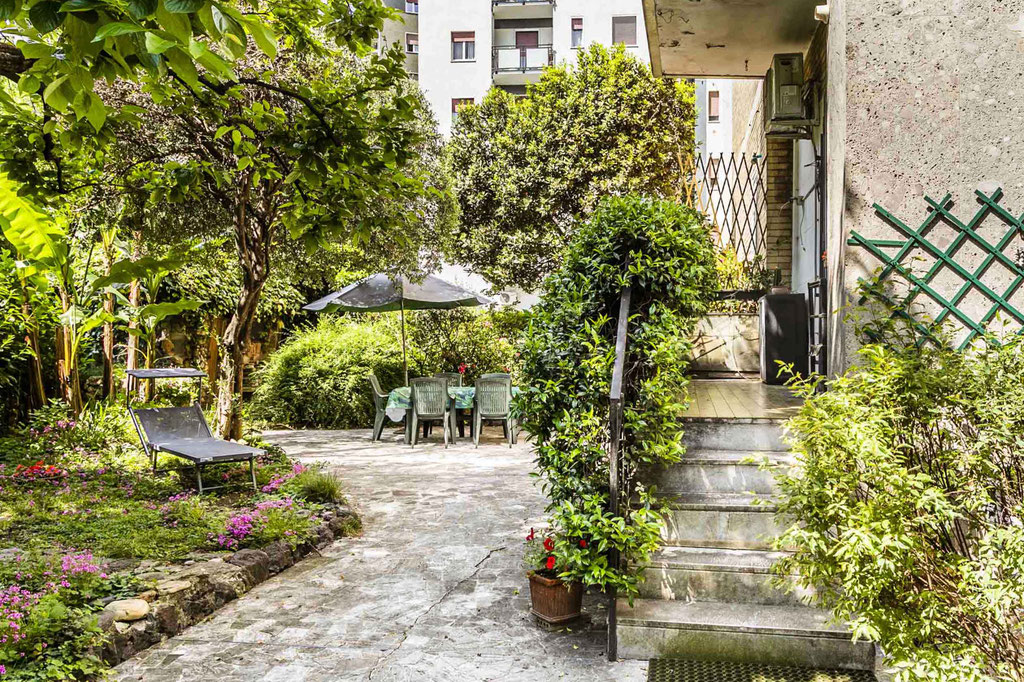 Milano ( Bande Nere ) Trilocale con giardino privato
