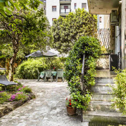 Milano ( Bande Nere ) Trilocale con giardino privato