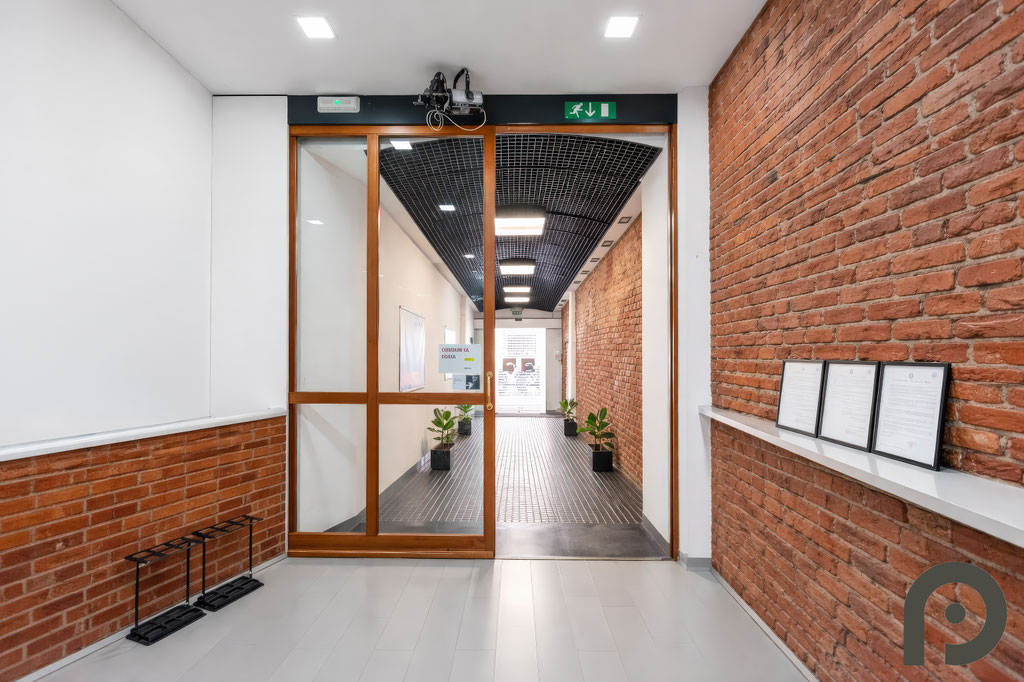 Milano (Porta Vercellina/Conciliazione) prestigioso ufficio in palazzo d'epoca