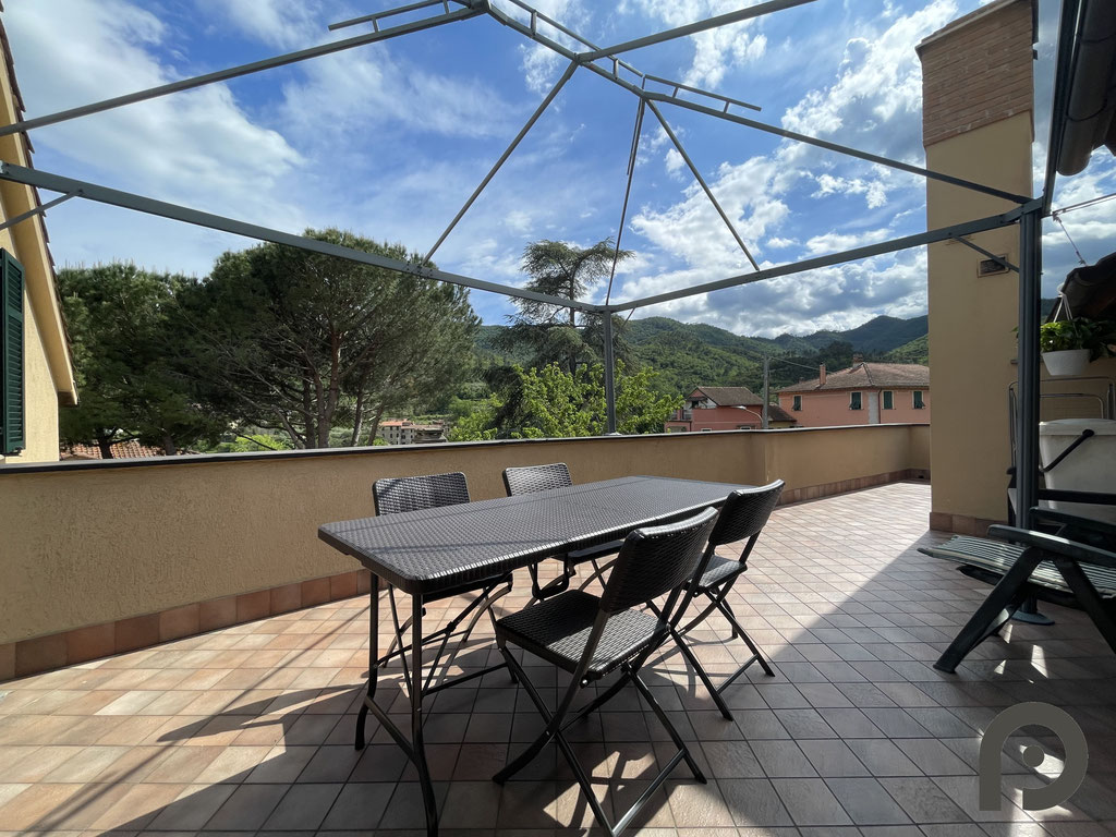 Garlenda (Alassio) Ottimo trilocale con terrazzo