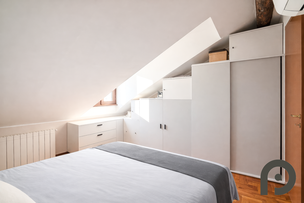 Milano (Crocetta/Missori) Luminoso trilocale su due livelli