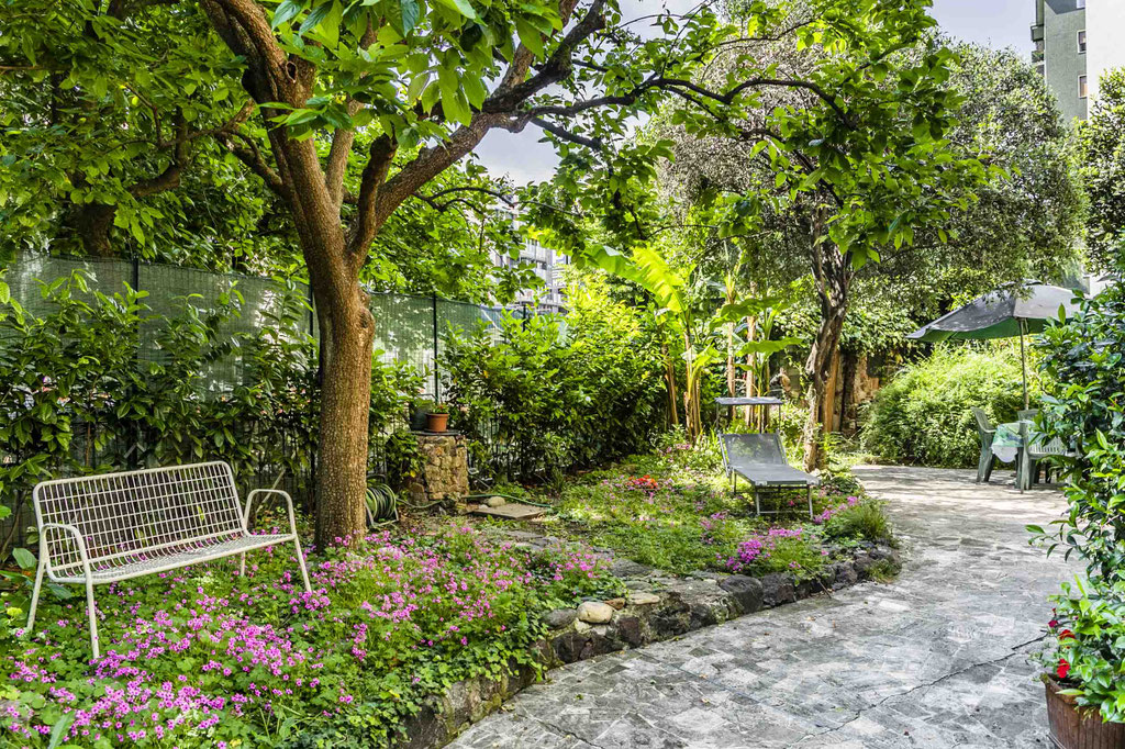 Milano ( Bande Nere ) Trilocale con giardino privato