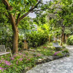 Milano ( Bande Nere ) Trilocale con giardino privato