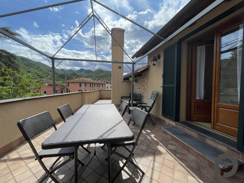 Garlenda (Alassio) Ottimo trilocale con terrazzo