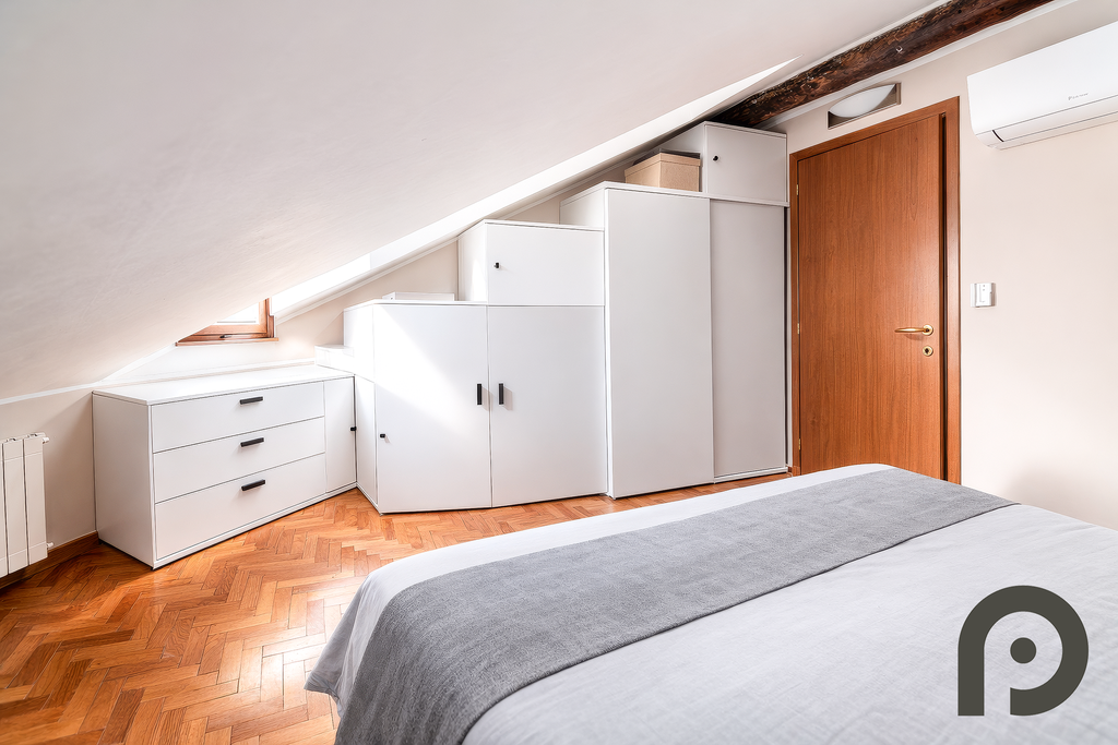 Milano (Crocetta/Missori) Luminoso trilocale su due livelli