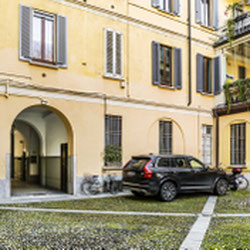 Milano (San Babila/Tribunale) Open space con giardino