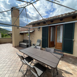 Garlenda (Alassio) Ottimo trilocale con terrazzo