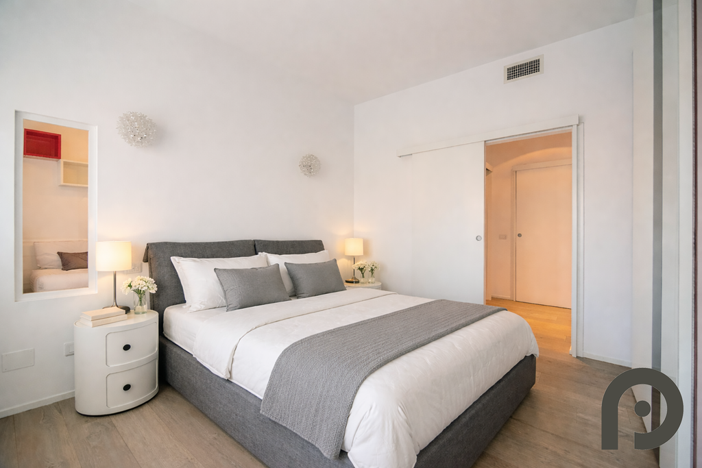 Milano (Crocetta/Missori) Elegante due locali ristrutturato a nuovo