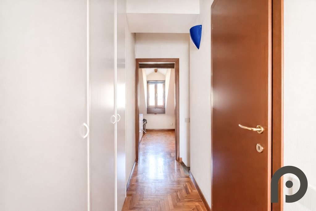 Milano (Crocetta/Missori) Luminoso trilocale su due livelli