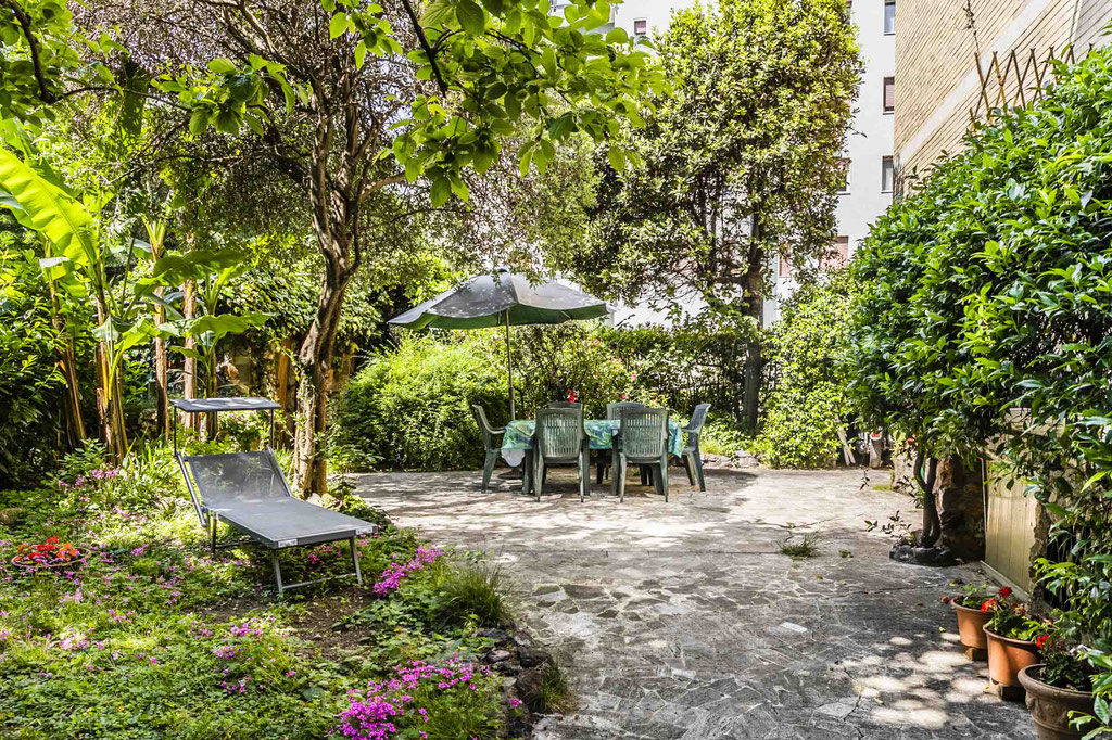 Milano ( Bande Nere ) Trilocale con giardino privato