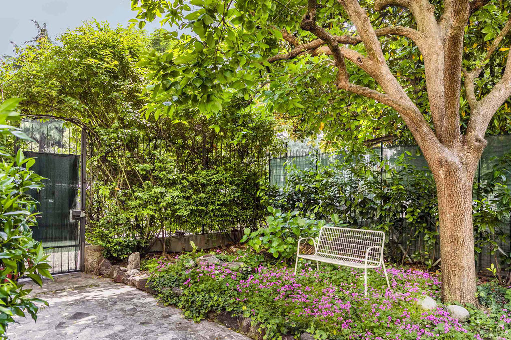 Milano ( Bande Nere ) Trilocale con giardino privato