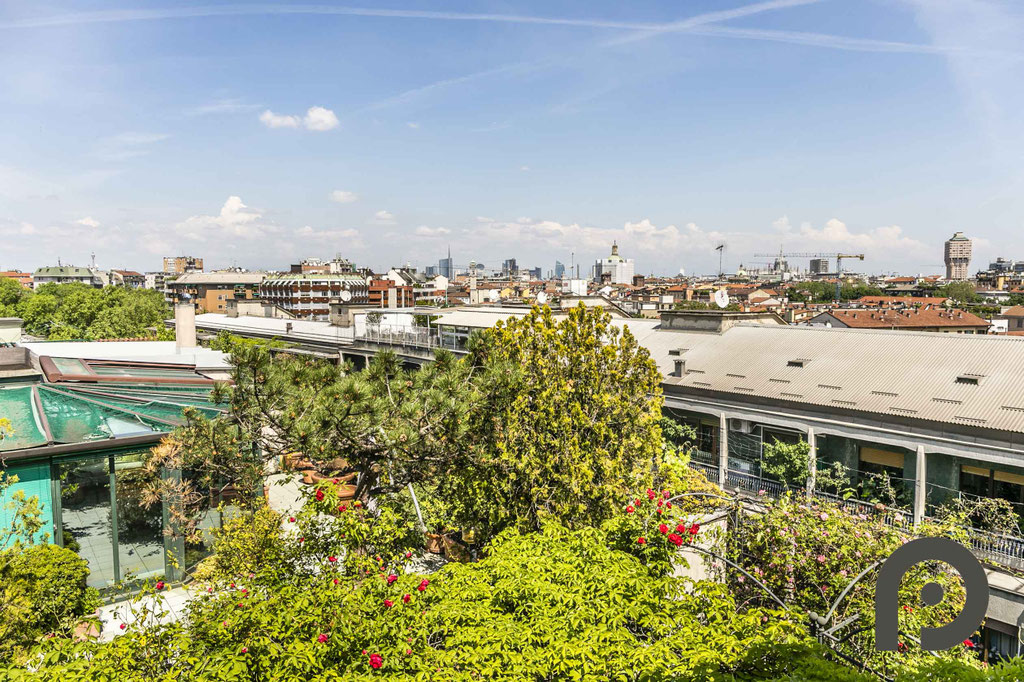 Milano (Navigli/Ticinese) Incantevole ultimo piano con vista panoramica