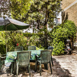 Milano ( Bande Nere ) Trilocale con giardino privato