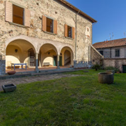 Villafranca In Lunigiana (Borgo Filetto) Palazzo d'epoca con box e giardino