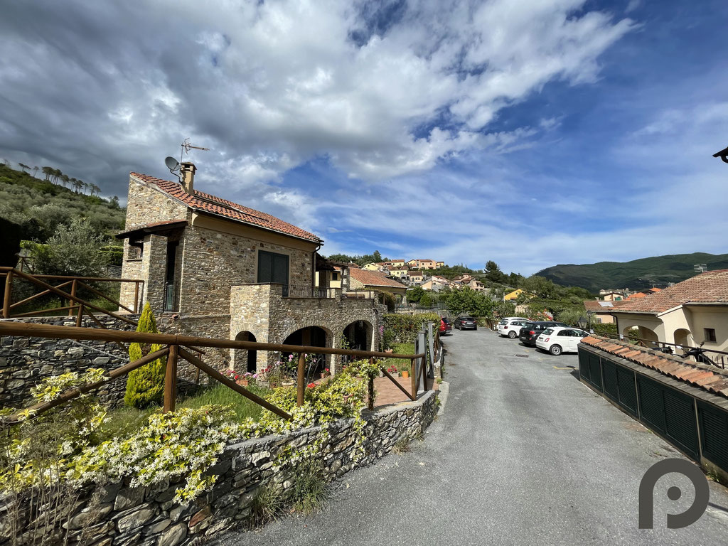 Garlenda (Alassio) Ottimo trilocale con terrazzo