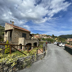 Garlenda (Alassio) Ottimo trilocale con terrazzo