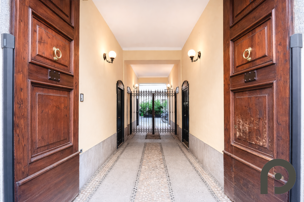 Milano (Crocetta/Missori) Luminoso trilocale su due livelli