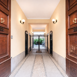 Milano (Crocetta/Missori) Luminoso trilocale su due livelli