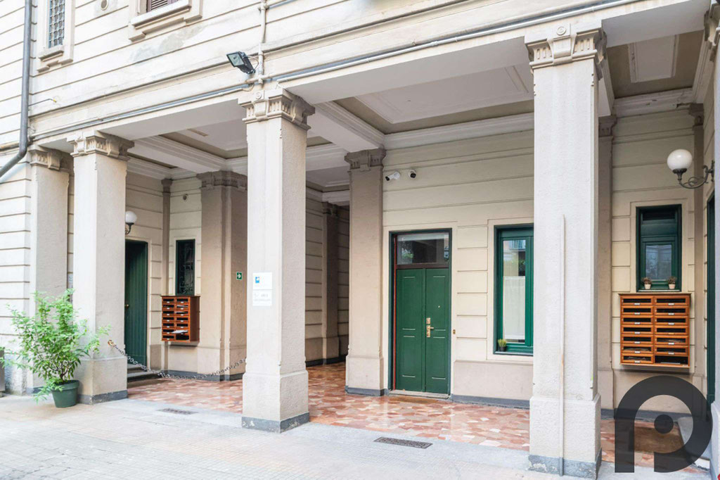 Milano (Caiazzo/Lima) Trilocale di charme in palazzo storico
